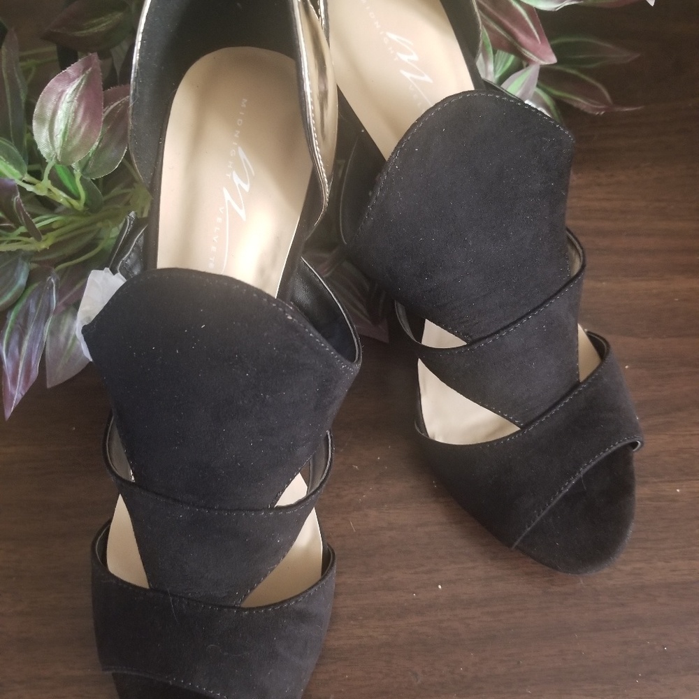 NIB midnight velvet two toned gold and black heels